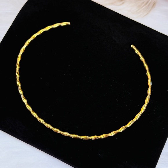 Vintage aged goldtone twisted open choker necklace